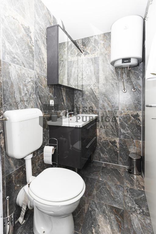 APARTMANI S POSLOVNIM PROSTOROM U STAROM GRADU - CIJENA NA UPIT