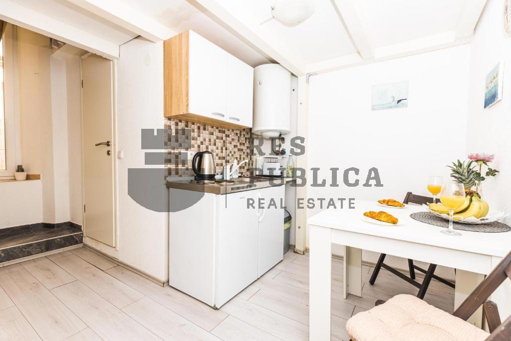 APARTMANI S POSLOVNIM PROSTOROM U STAROM GRADU - CIJENA NA UPIT