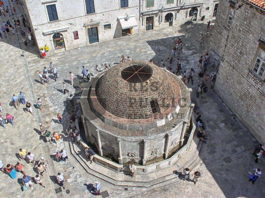 APARTMANI S POSLOVNIM PROSTOROM U STAROM GRADU - CIJENA NA UPIT