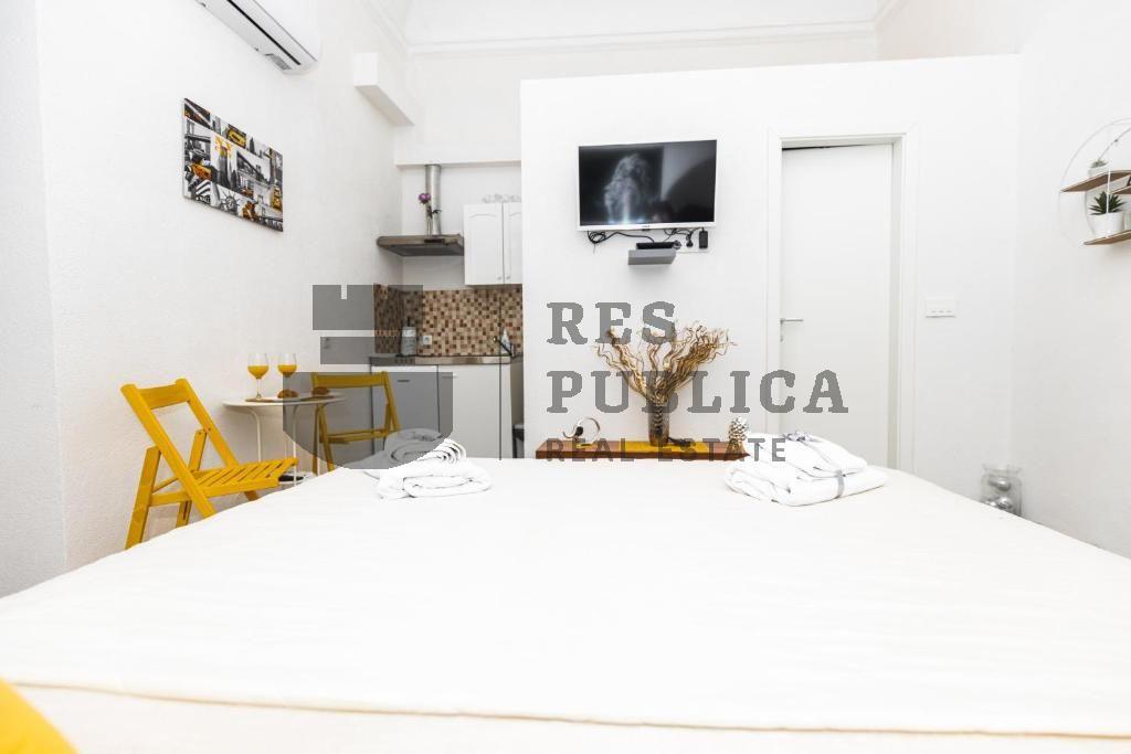 APARTMANI S POSLOVNIM PROSTOROM U STAROM GRADU - CIJENA NA UPIT