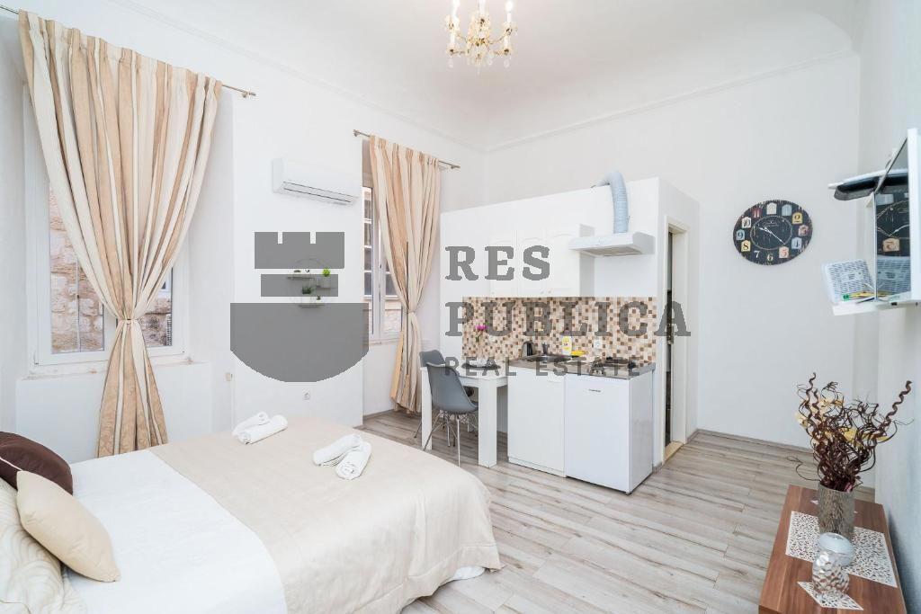 APARTMANI S POSLOVNIM PROSTOROM U STAROM GRADU - CIJENA NA UPIT