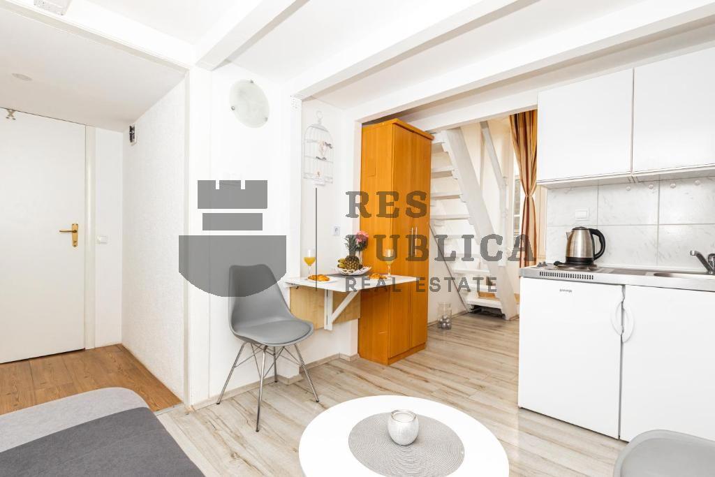 APARTMANI S POSLOVNIM PROSTOROM U STAROM GRADU - CIJENA NA UPIT