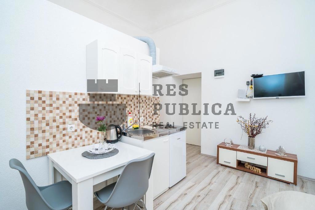 APARTMANI S POSLOVNIM PROSTOROM U STAROM GRADU - CIJENA NA UPIT