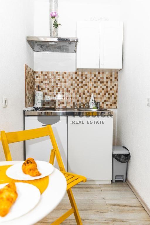 APARTMANI S POSLOVNIM PROSTOROM U STAROM GRADU - CIJENA NA UPIT