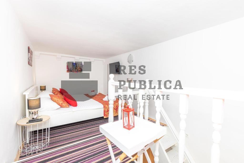 APARTMANI S POSLOVNIM PROSTOROM U STAROM GRADU - CIJENA NA UPIT