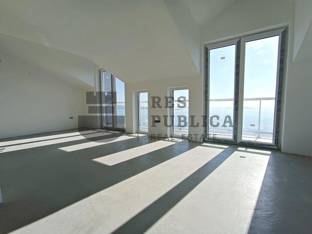 NOVOGRADNJA - MLINI - PROSTRANI PENTHOUSE