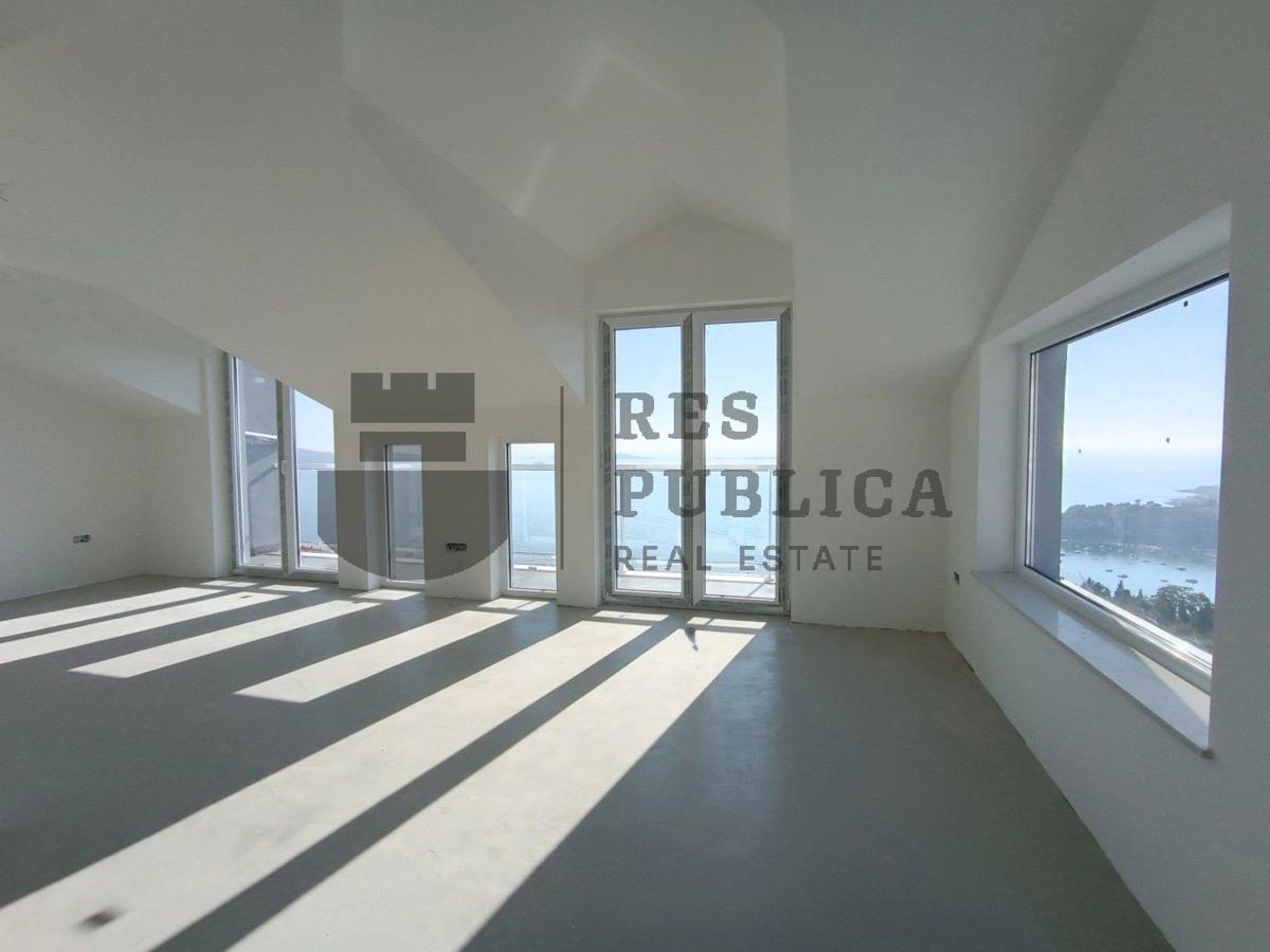 NOVOGRADNJA - MLINI - PROSTRANI PENTHOUSE