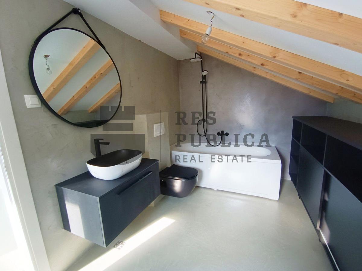 NOVOGRADNJA - MLINI - PROSTRANI PENTHOUSE