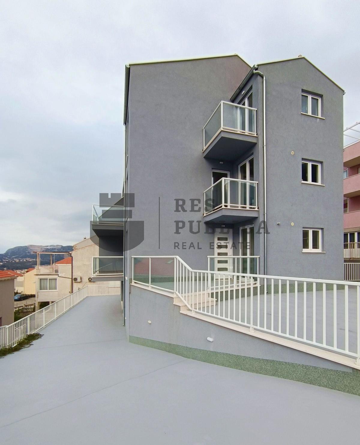 NOVOGRADNJA - MLINI - PROSTRANI PENTHOUSE