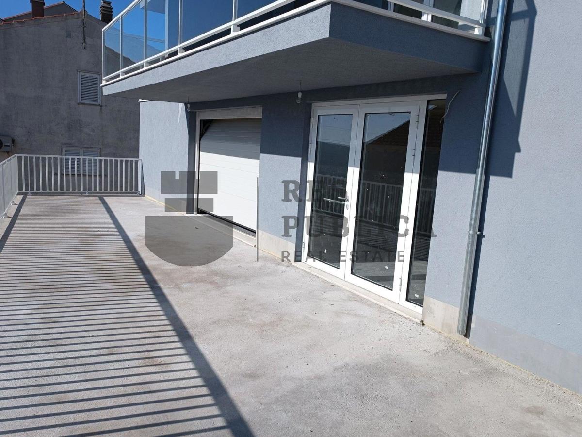 NOVOGRADNJA - MLINI - PROSTRANI PENTHOUSE