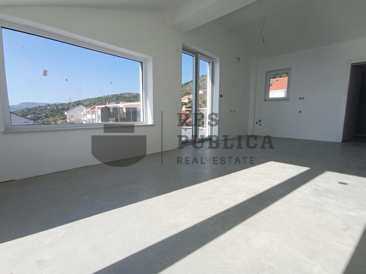 NOVOGRADNJA - MLINI - PROSTRANI PENTHOUSE