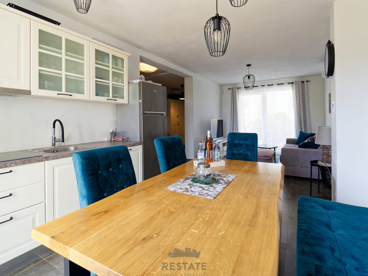 Čudovita VRSTNA hiša s pogledom na morje