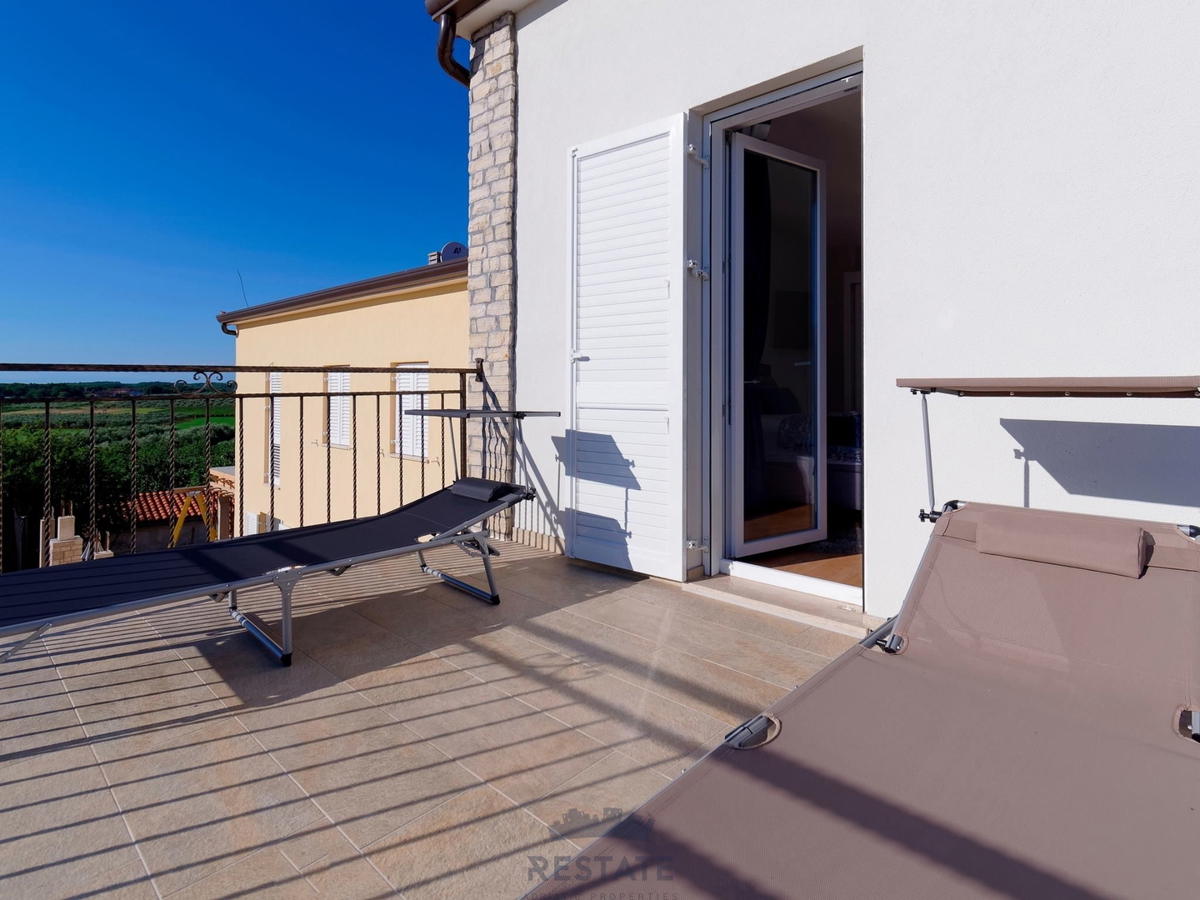 Čudovita VRSTNA hiša s pogledom na morje