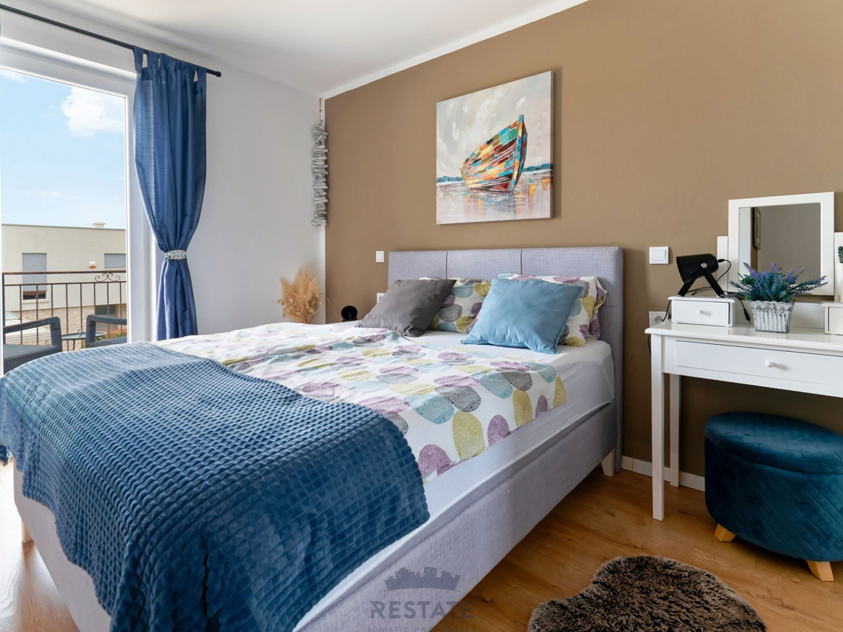 Čudovita VRSTNA hiša s pogledom na morje