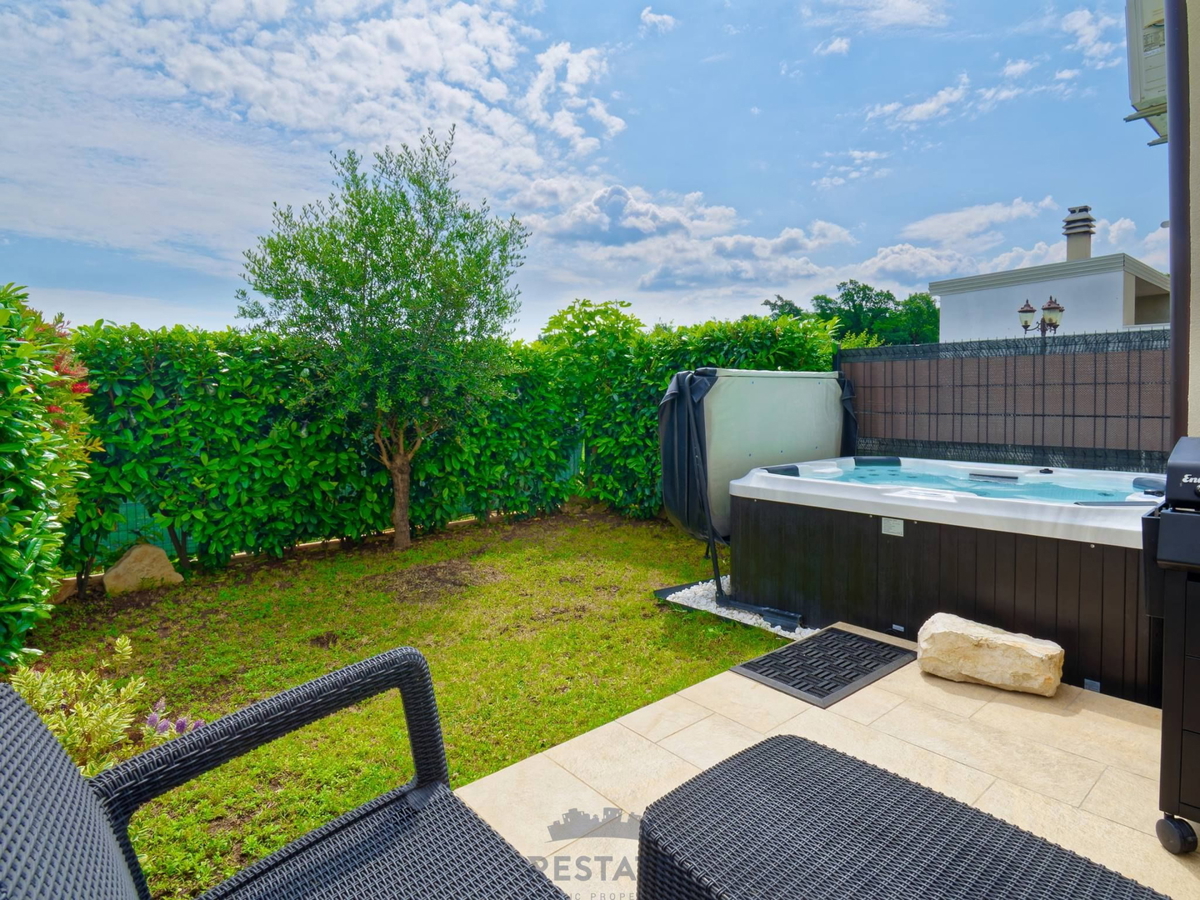 Čudovita VRSTNA hiša s pogledom na morje