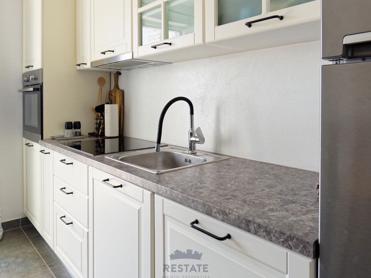 Čudovita VRSTNA hiša s pogledom na morje