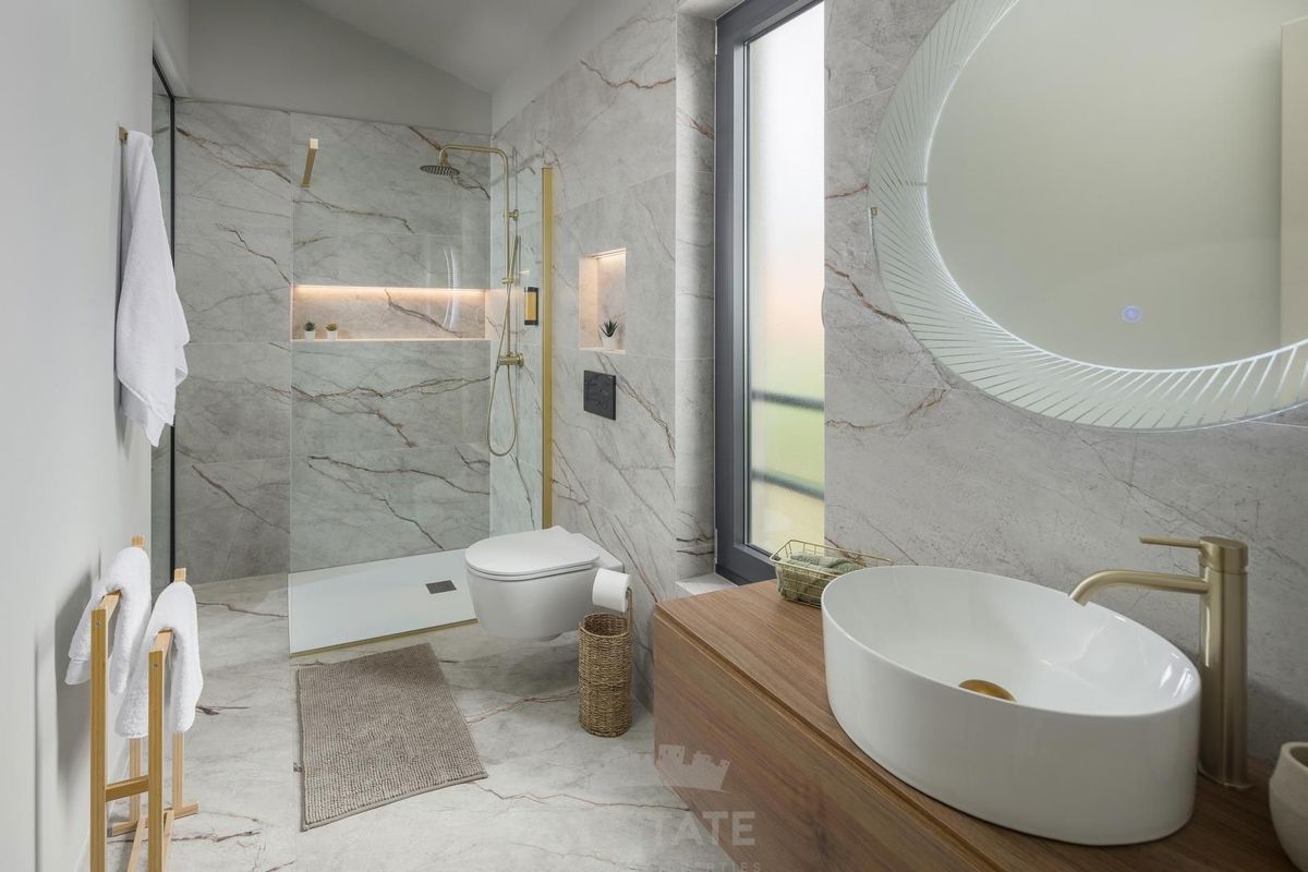 Moderna hiša z bazenom, 2km od morja