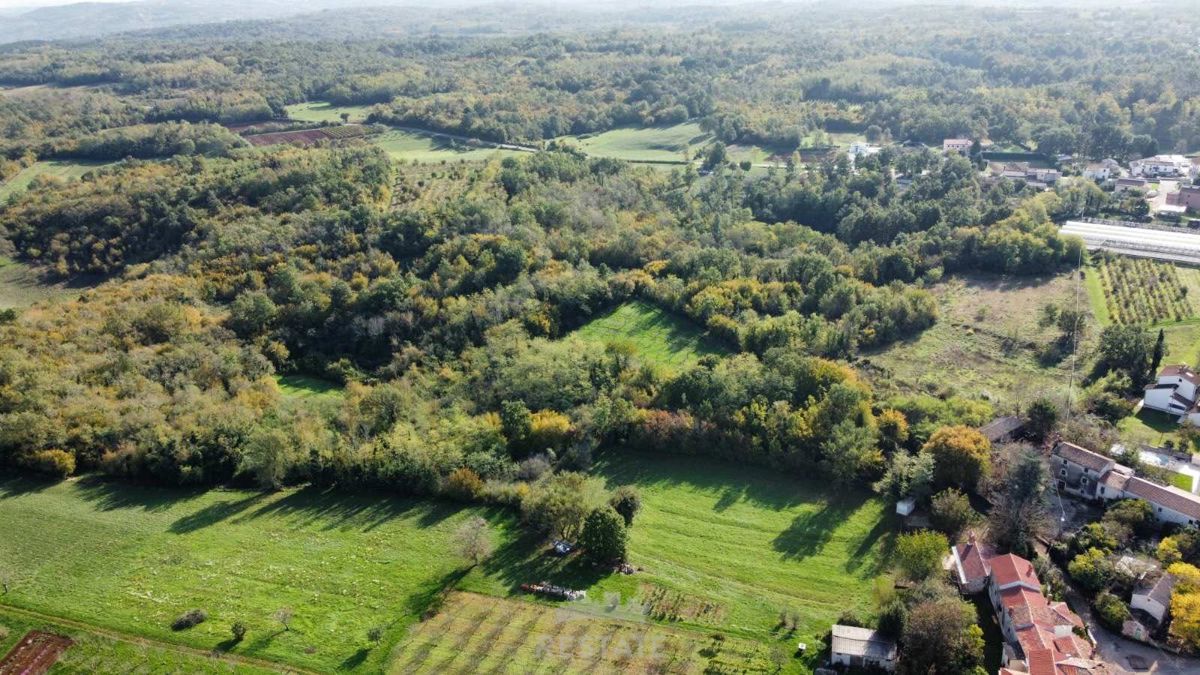 Vižinada: gradbeno + kmetijsko zemljišče