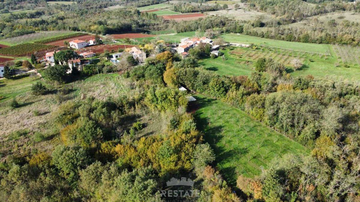 Vižinada: gradbeno + kmetijsko zemljišče