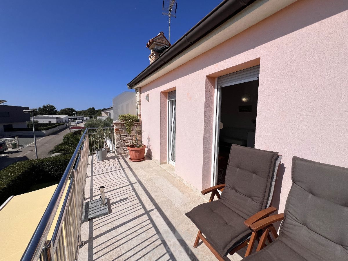 Prikupna, vmesna vrstna hiša