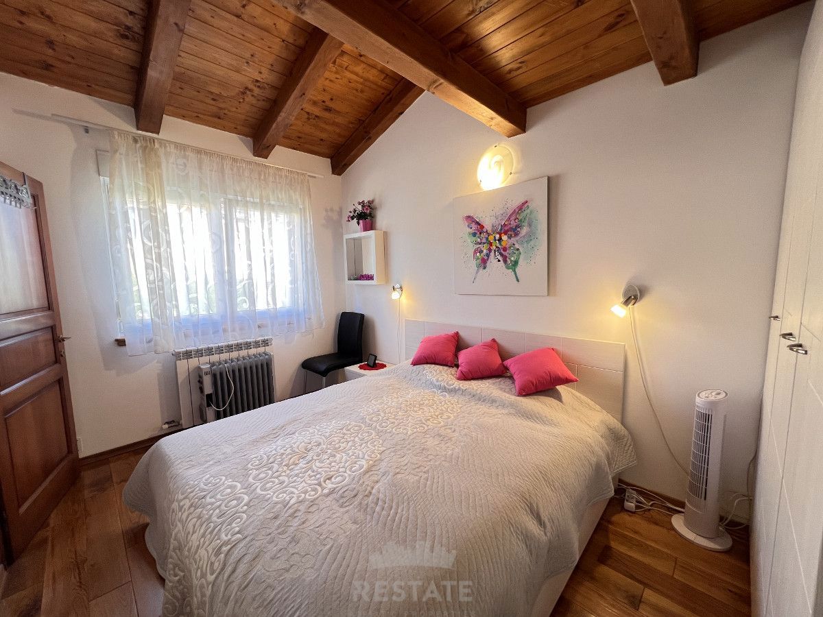 Prikupna, vmesna vrstna hiša