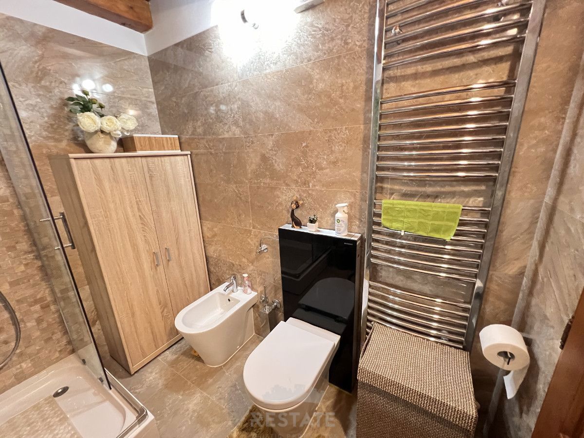 Prikupna, vmesna vrstna hiša