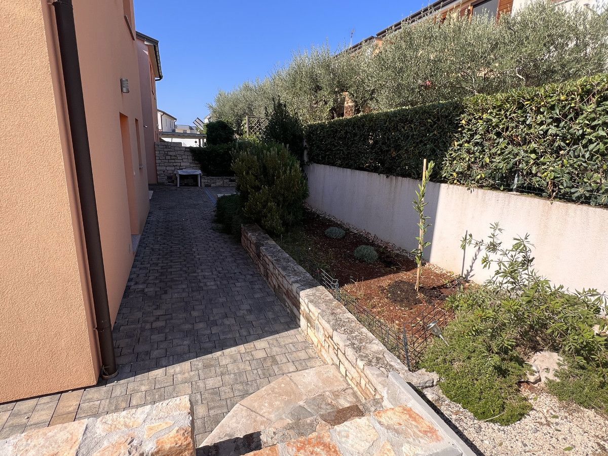 Prikupna, vmesna vrstna hiša