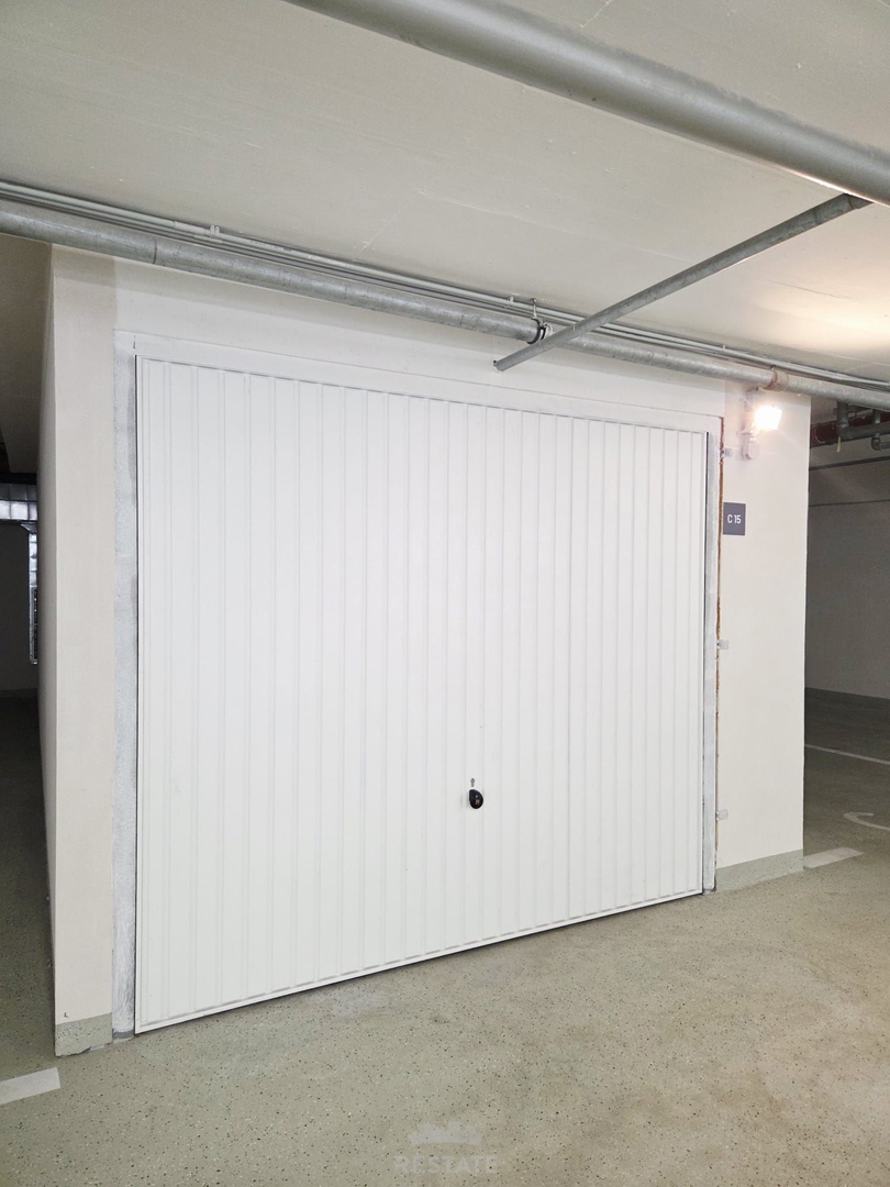 Prva vrsta ob morju, s čudovitim pogledom na morje, park in staro mestno jedro