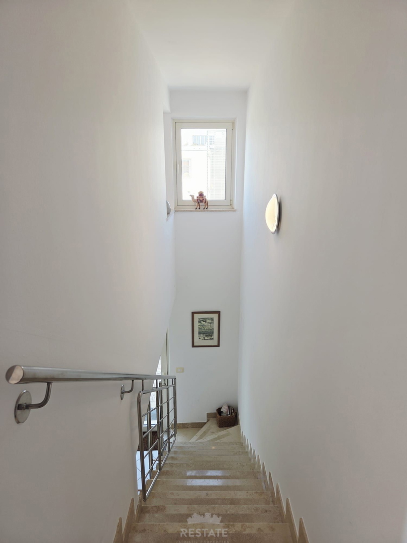 Prva vrsta ob morju, s čudovitim pogledom na morje, park in staro mestno jedro