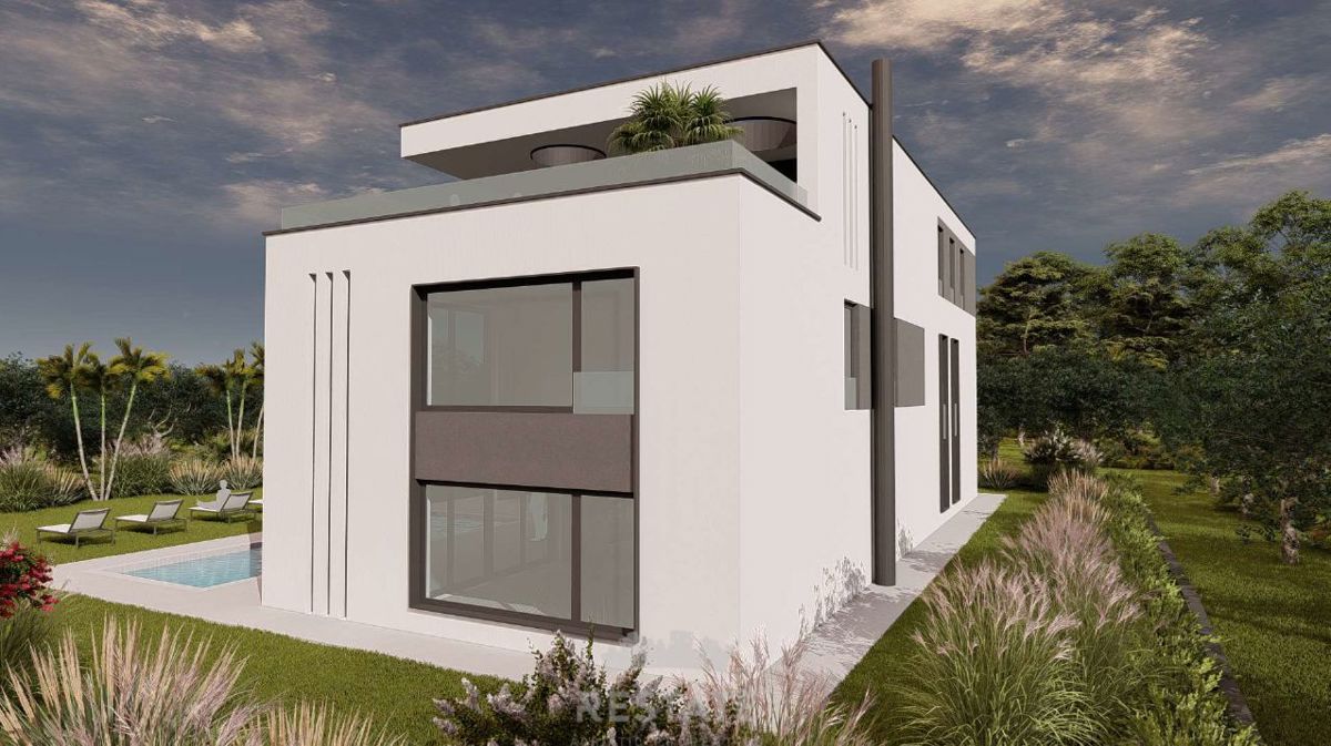 1 km od morja, z gradbenim dovoljenjem in plačanim komunalnim prispevkom za VILO