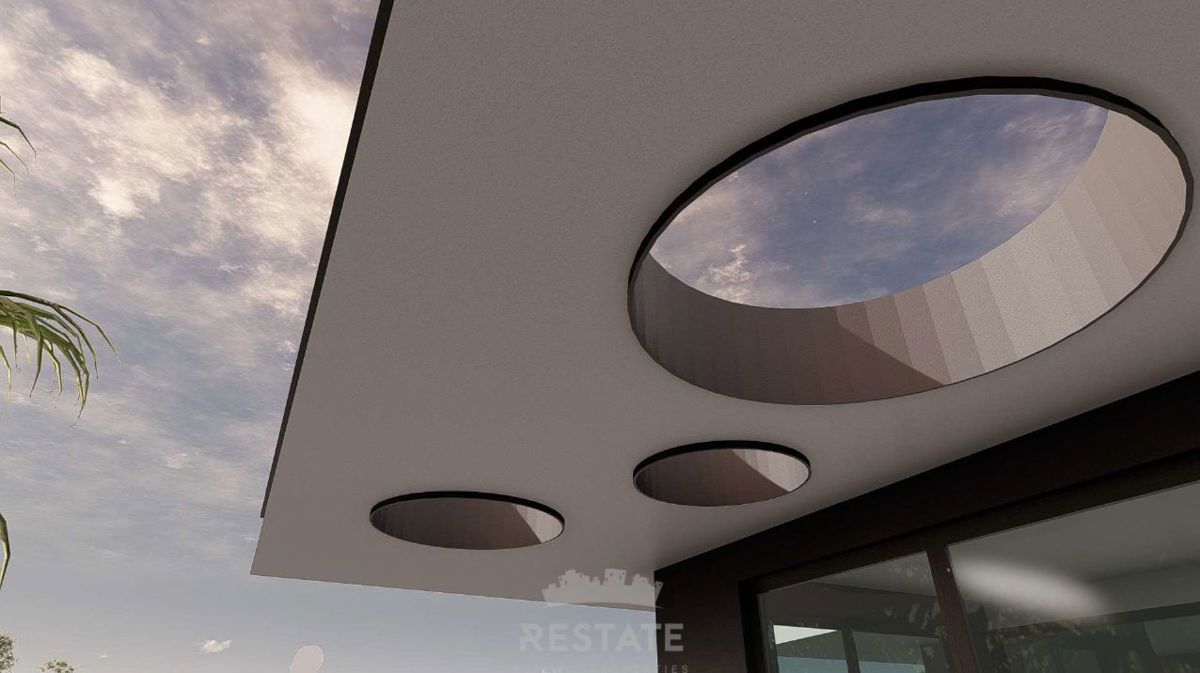 1 km od morja, z gradbenim dovoljenjem in plačanim komunalnim prispevkom za VILO