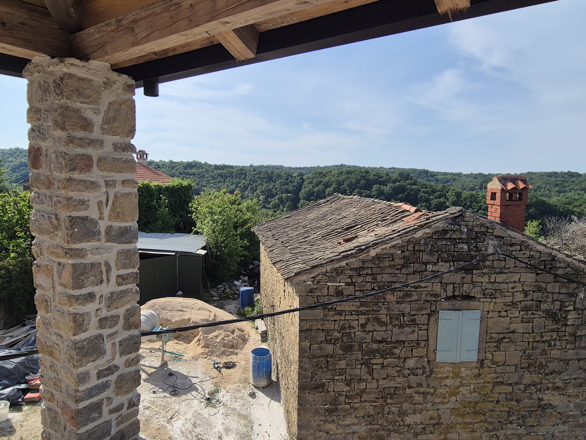 avtohtona, obnovljena istrska hiša, s pogledom na morje, v 3.etažah, papirji urejeni