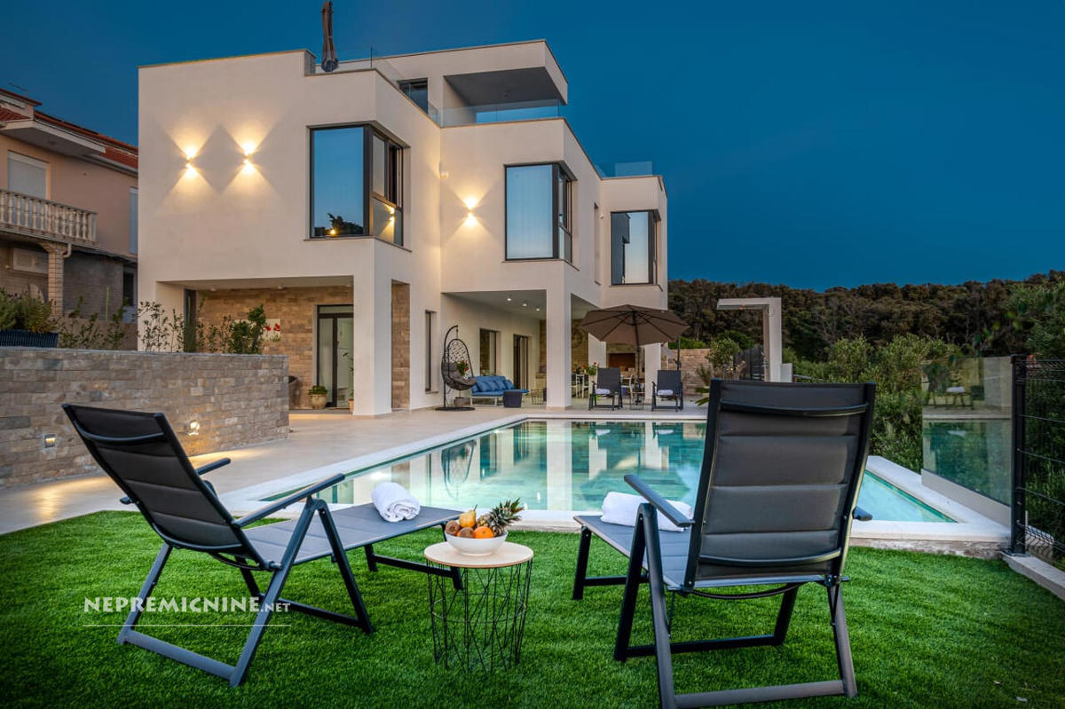 Nova vila PAG, bazen, 50m od morja