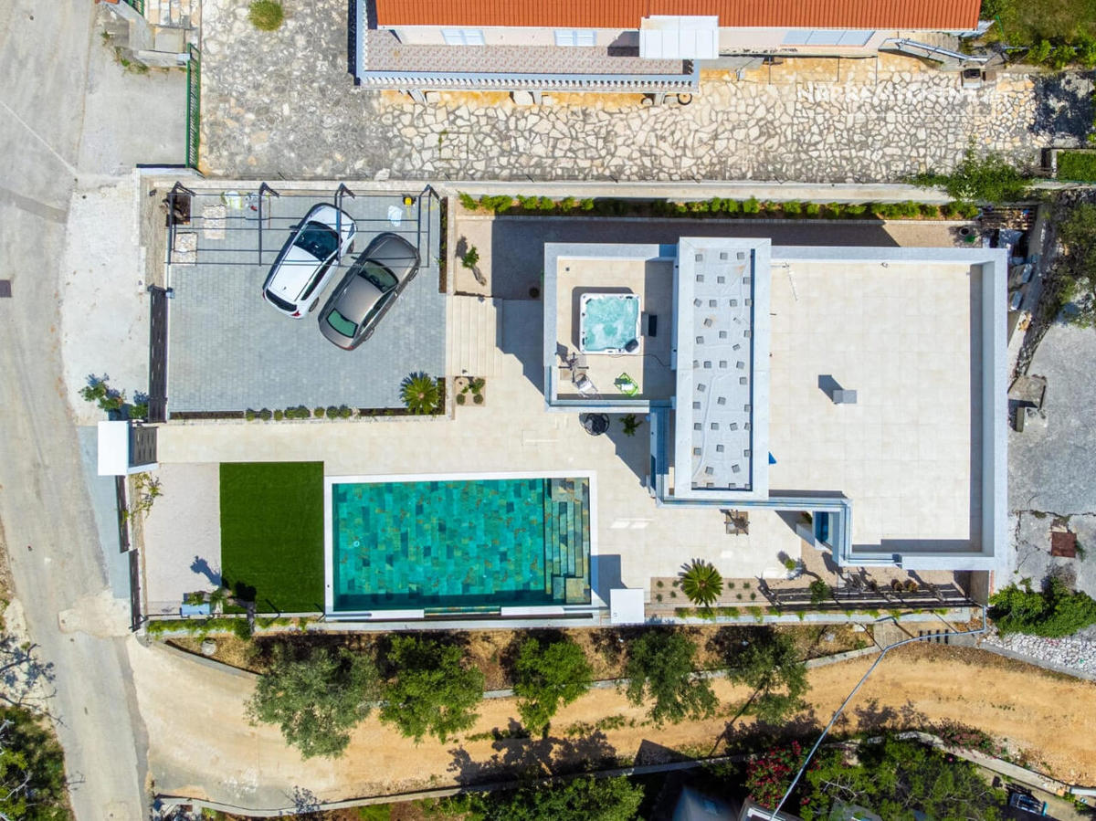 Nova vila PAG, bazen, 50m od morja