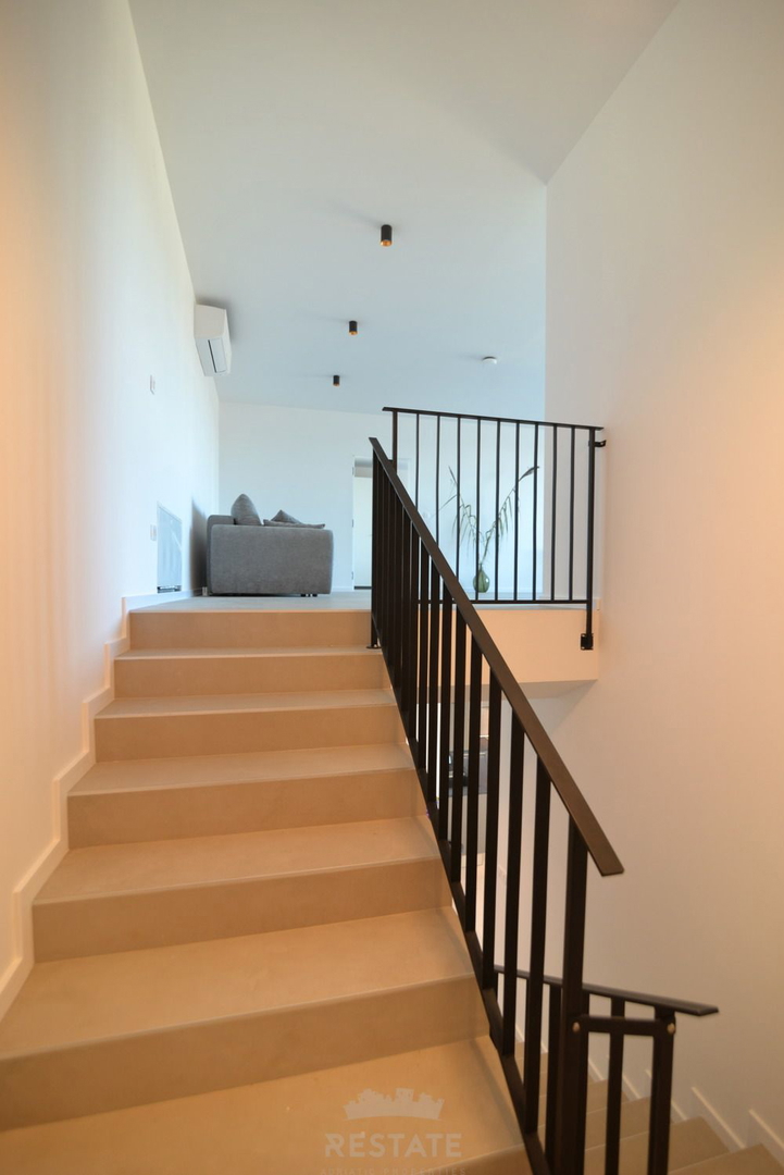 vrhunska gradnja, popolnoma opremljena hiša s bazenom