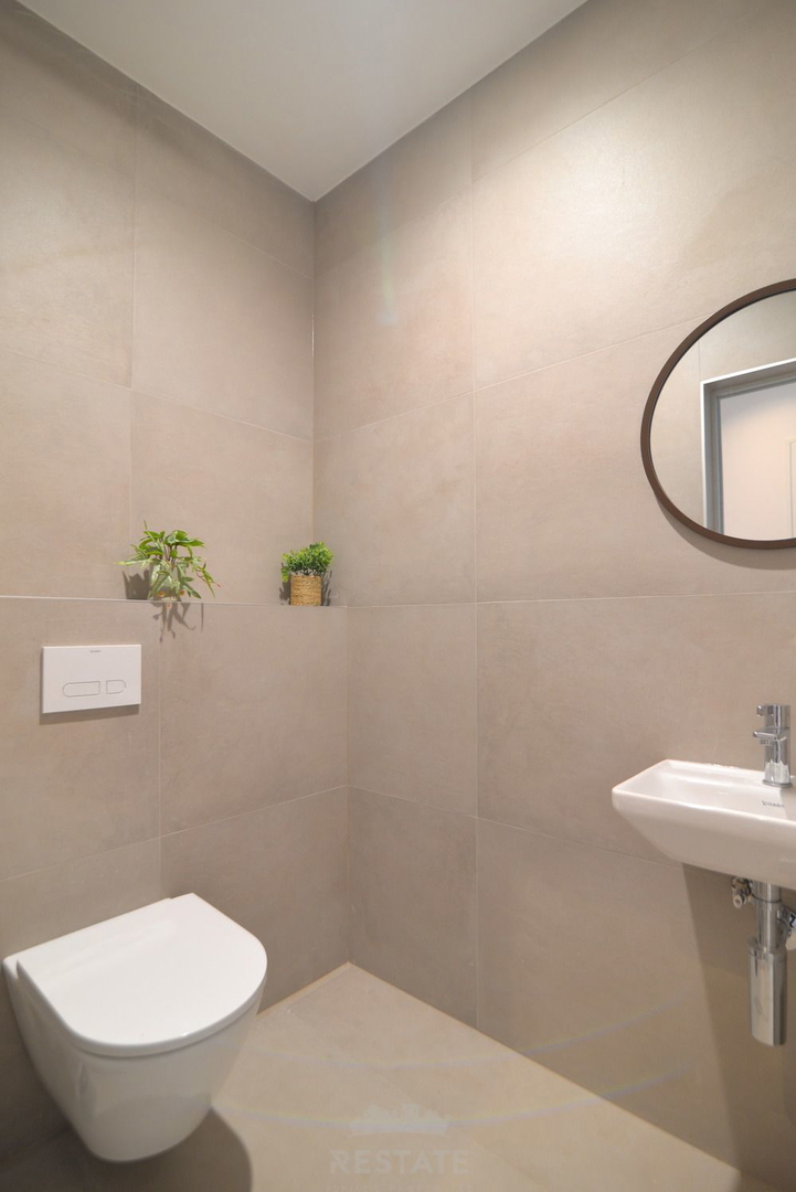 vrhunska gradnja, popolnoma opremljena hiša s bazenom