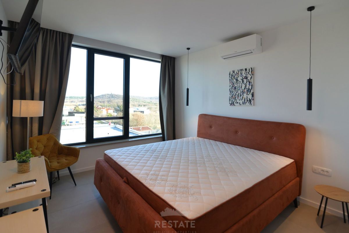 vrhunska gradnja, popolnoma opremljena hiša s bazenom