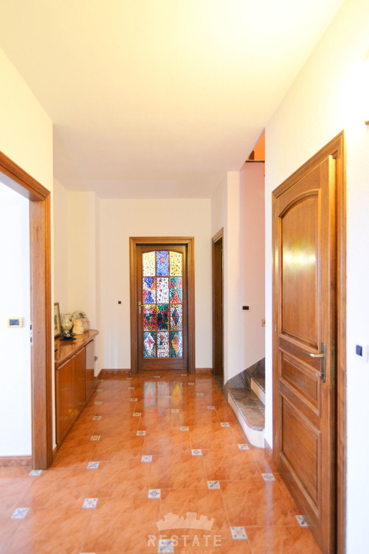 hiša v sredozemskem slogu, brez pripadajoče parcele ali z njo