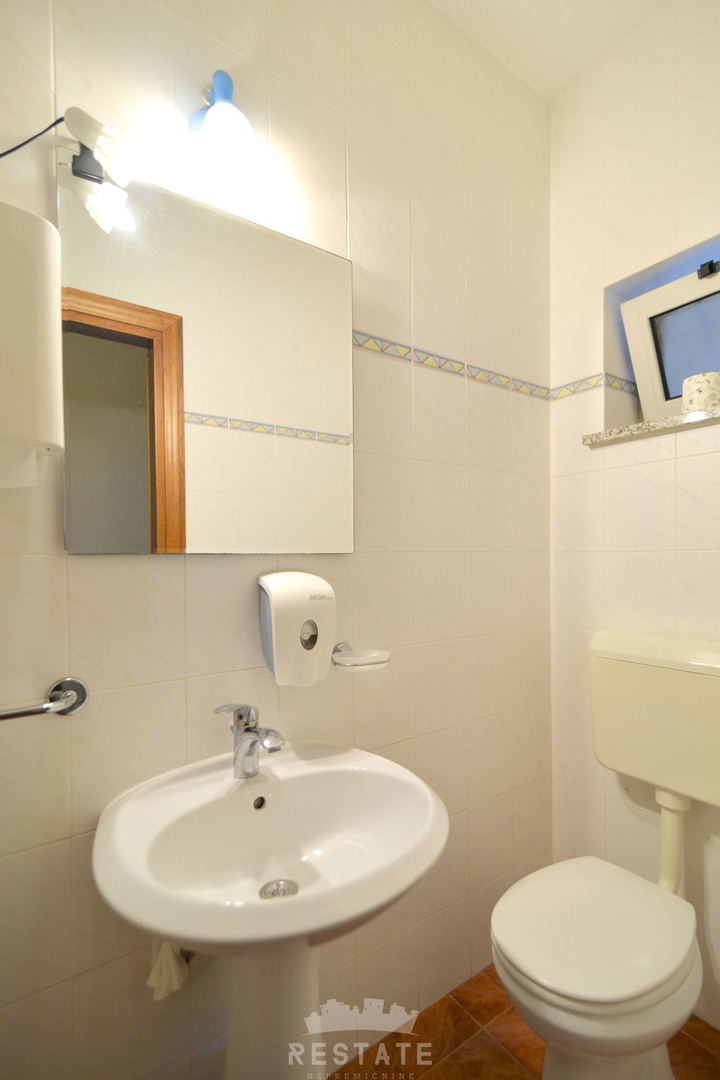 hiša v sredozemskem slogu, brez pripadajoče parcele ali z njo