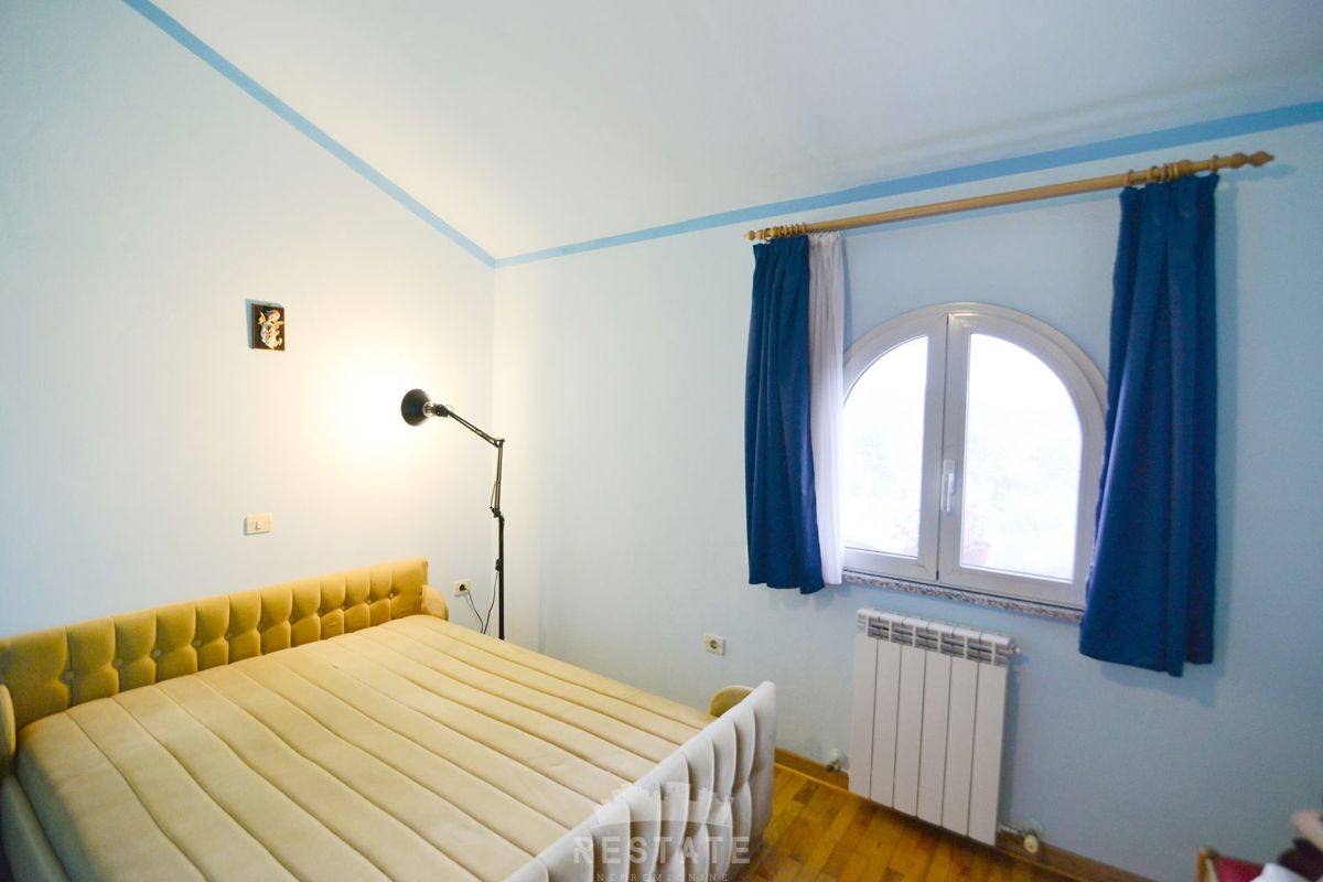 hiša v sredozemskem slogu, brez pripadajoče parcele ali z njo