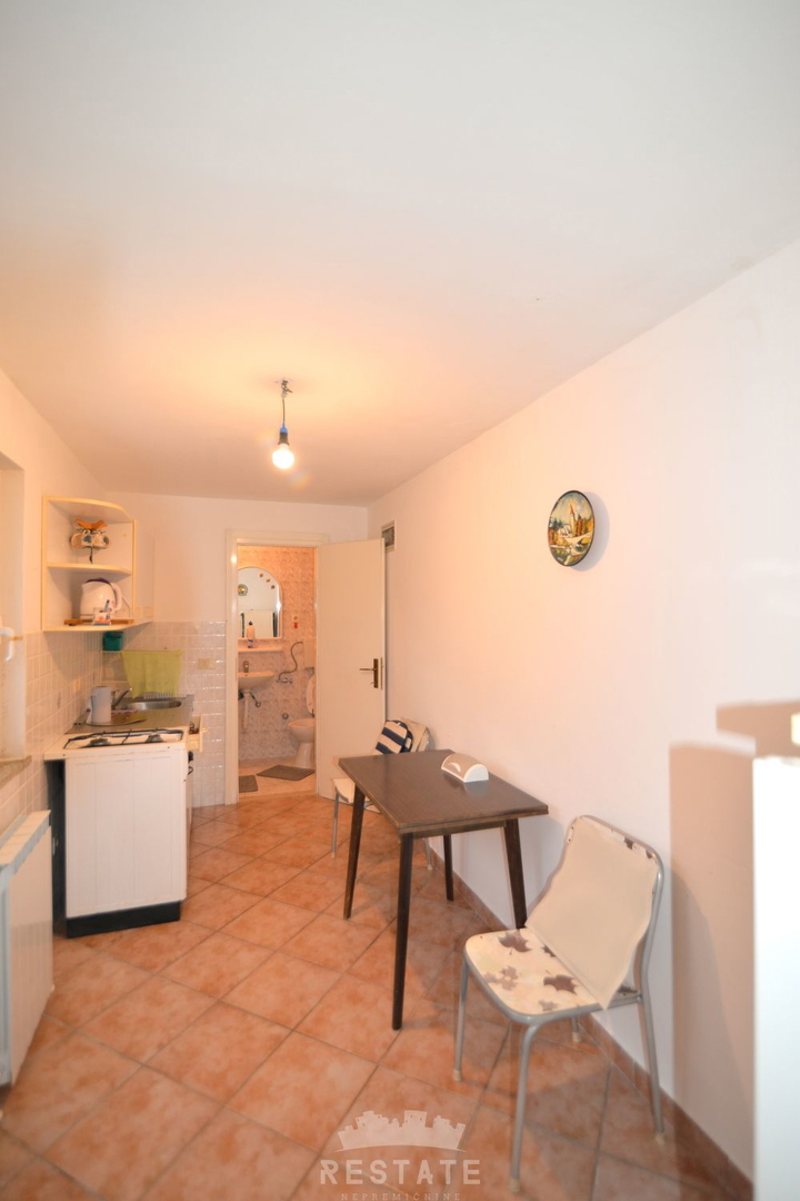 hiša v sredozemskem slogu, brez pripadajoče parcele ali z njo