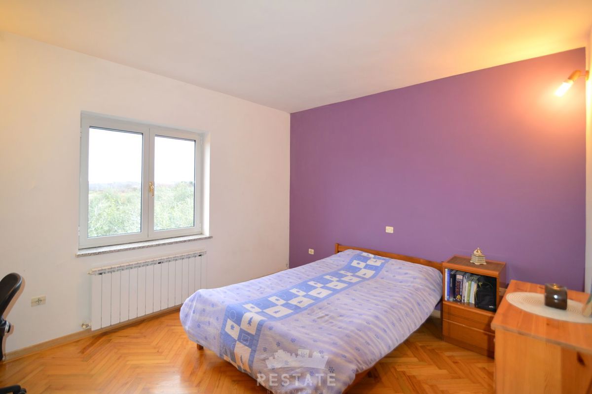 hiša v sredozemskem slogu, brez pripadajoče parcele ali z njo