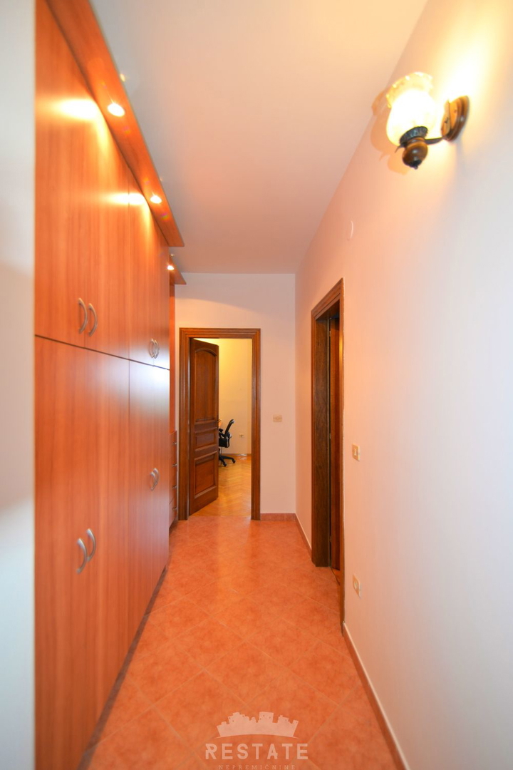 hiša v sredozemskem slogu, brez pripadajoče parcele ali z njo