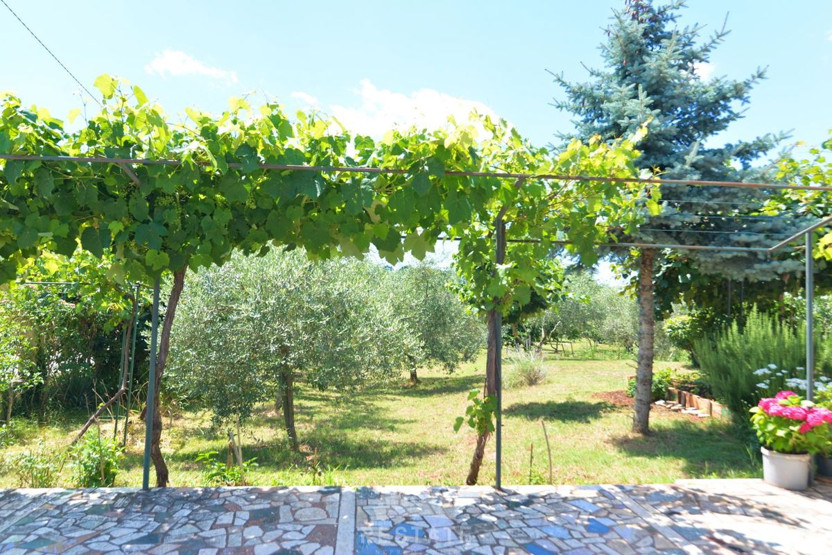 hiša v sredozemskem slogu, brez pripadajoče parcele ali z njo