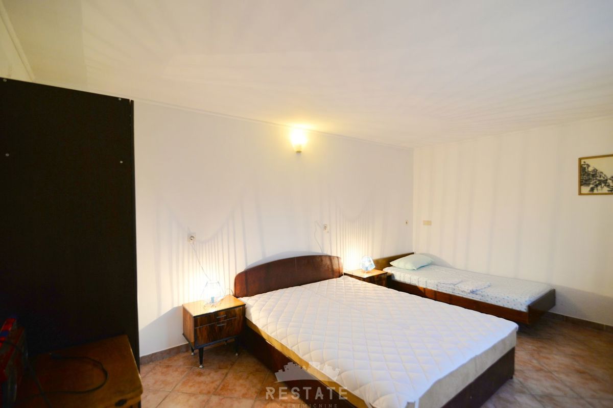 hiša v sredozemskem slogu, brez pripadajoče parcele ali z njo