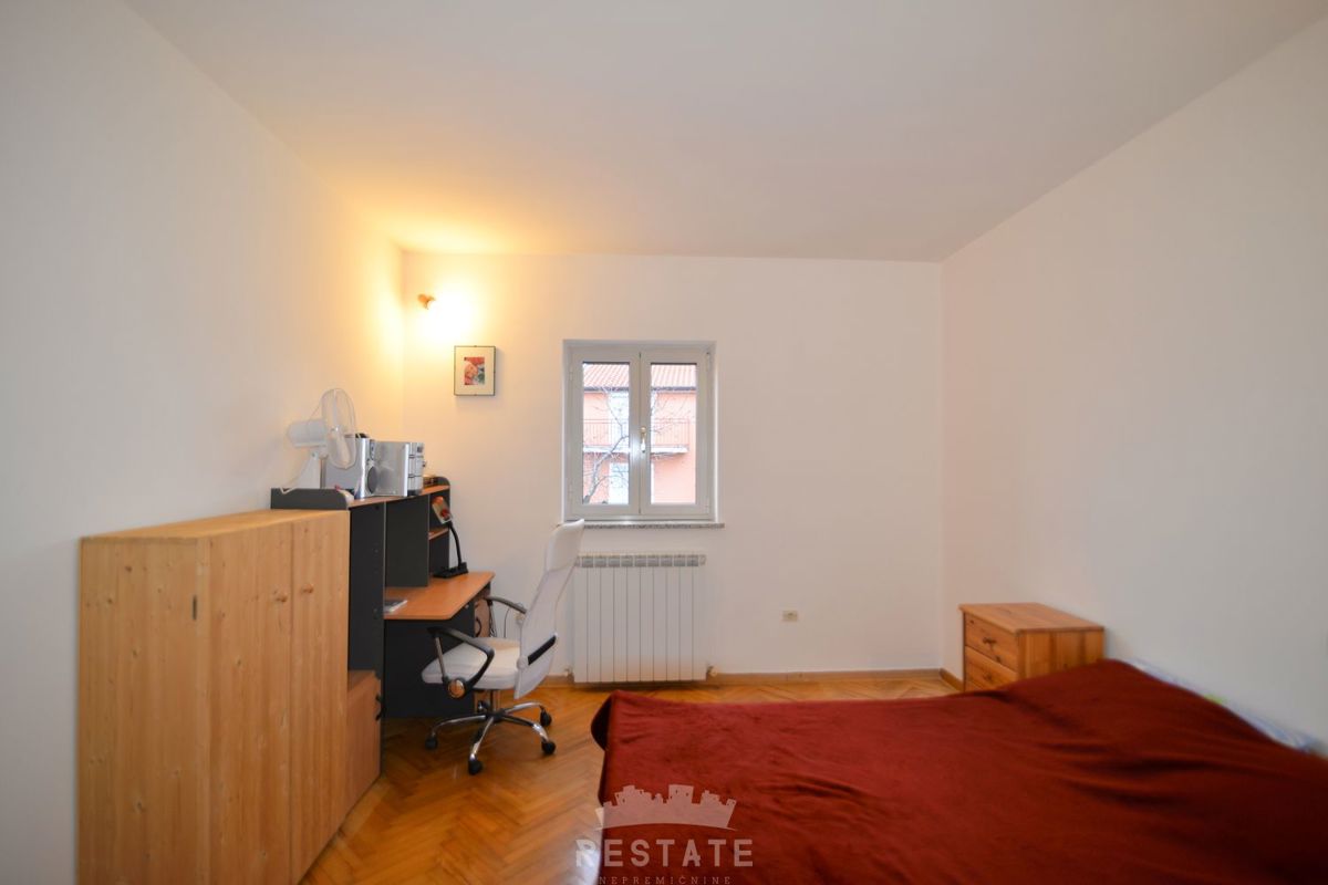 hiša v sredozemskem slogu, brez pripadajoče parcele ali z njo