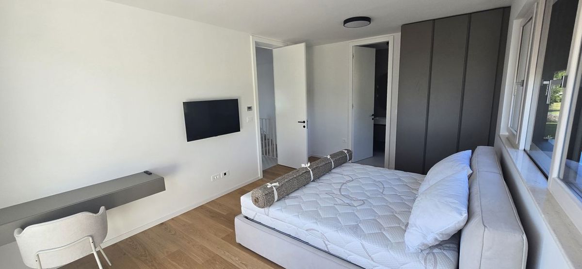 Moderna vila z bazenom, 11 km od Poreča