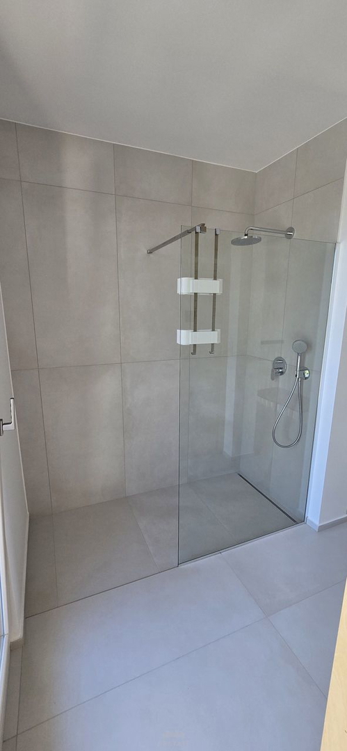 Moderna vila z bazenom, 11 km od Poreča