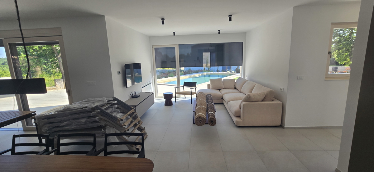 Moderna vila z bazenom, 11 km od Poreča