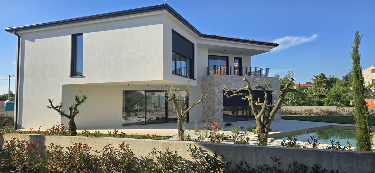 Moderna vila z bazenom, 11 km od Poreča